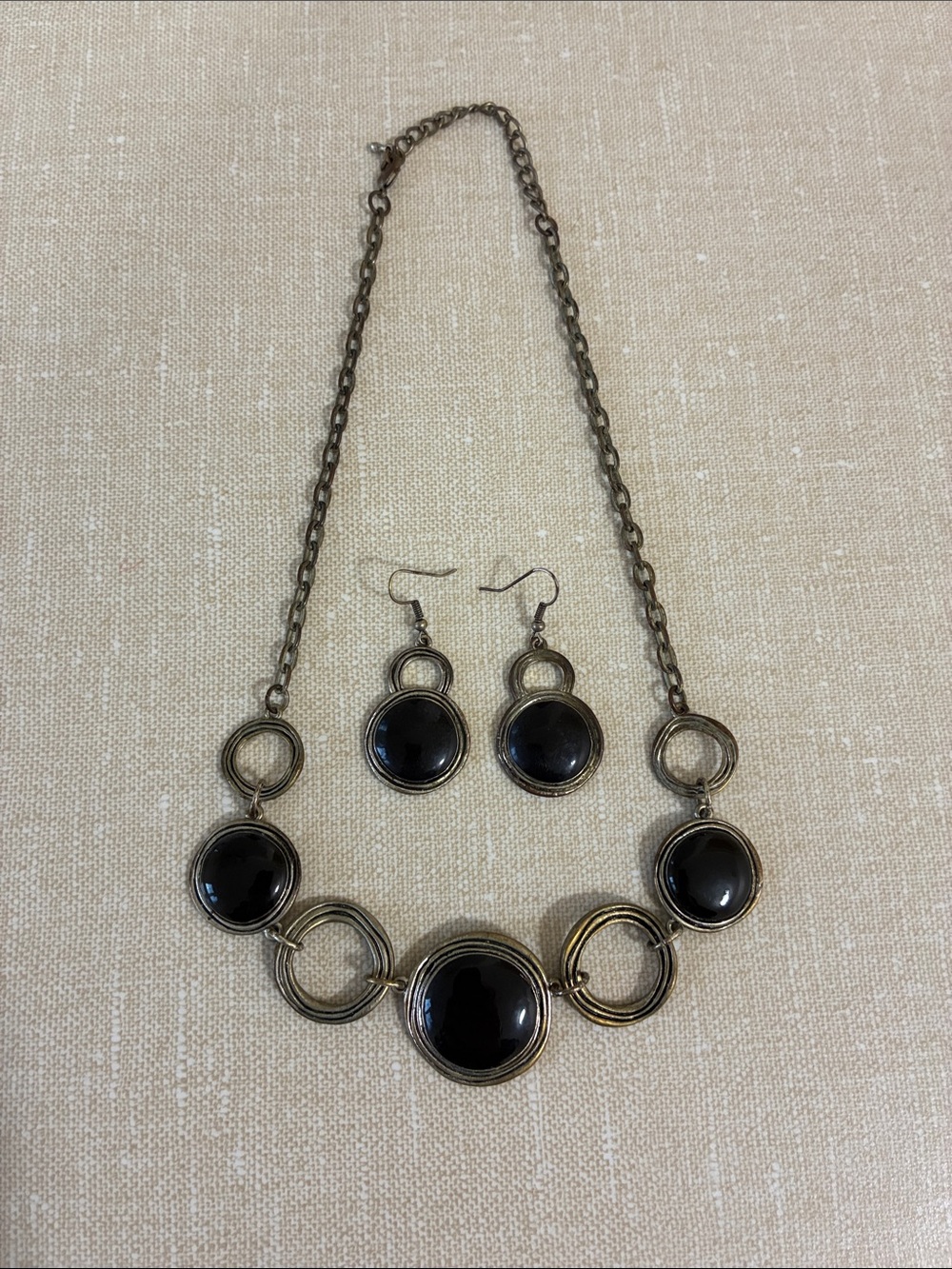 🌷3 for $25🌷Unbranded, US OS, Black Enamel & Silver Necklace & Earring Set